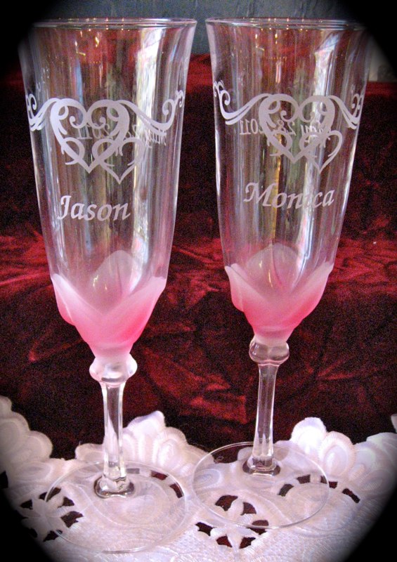 Clicking on this photo will take you to our Personalized crystal wedding glasses