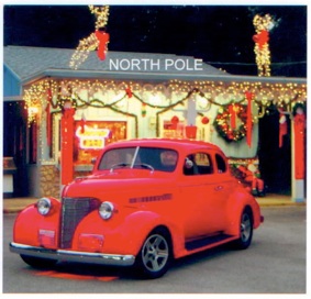 Sowers Glass Engraving is a brick and mortor store decorated forthe Christmas season